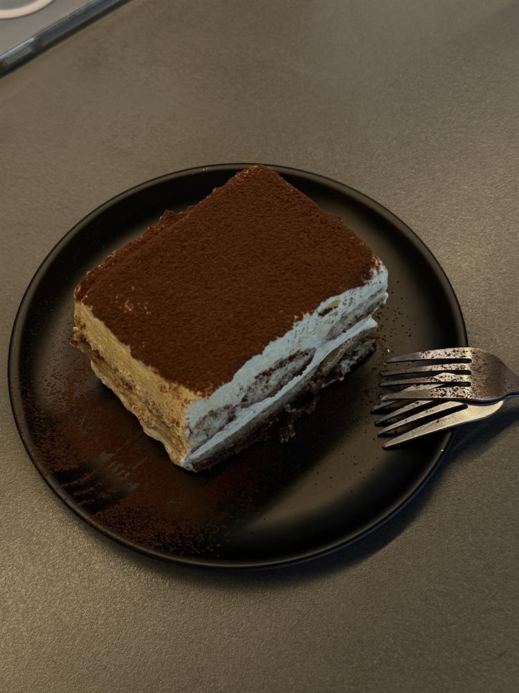 Tiramisu at Autumn café
